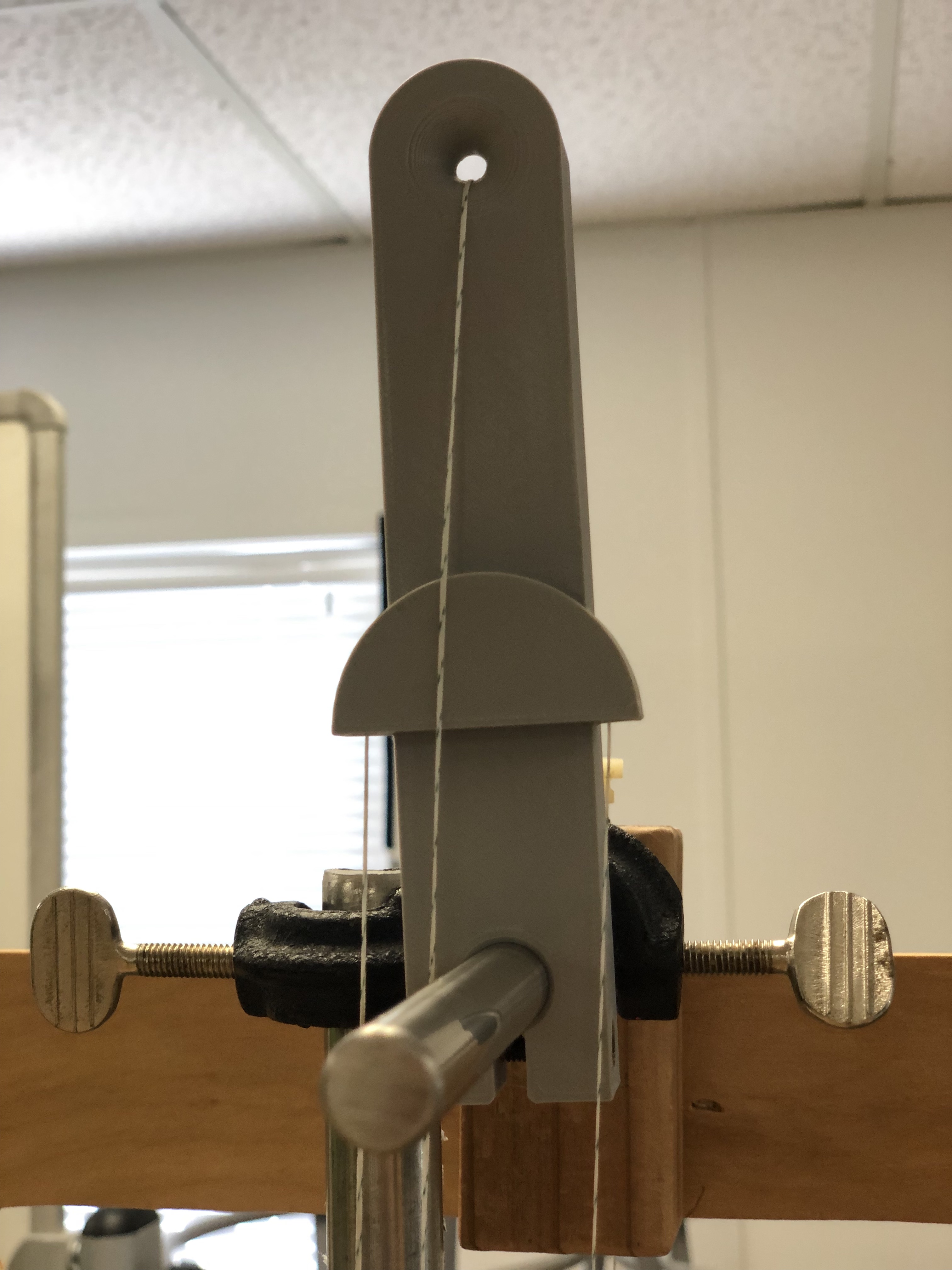 string_holder_on_top_of_pendulum.jpg